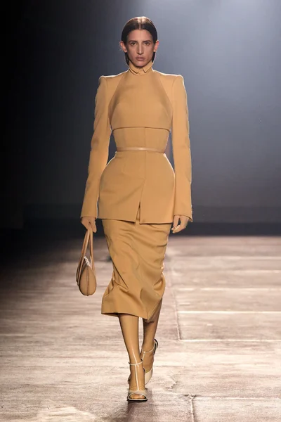 Look 3